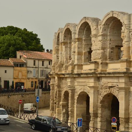 Aux Pieds Des Arenes Lägenhet Arles Exteriör bild