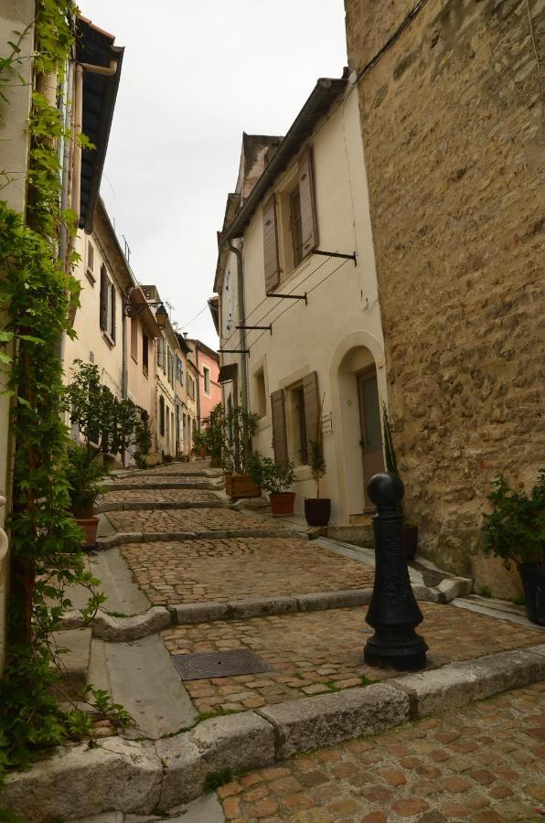 Aux Pieds Des Arenes Lägenhet Arles Exteriör bild