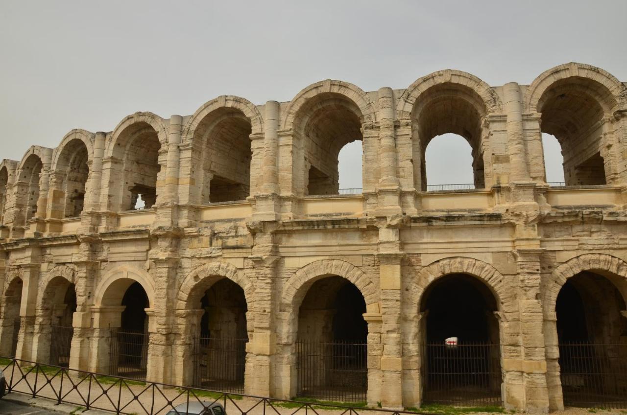 Aux Pieds Des Arenes Lägenhet Arles Exteriör bild