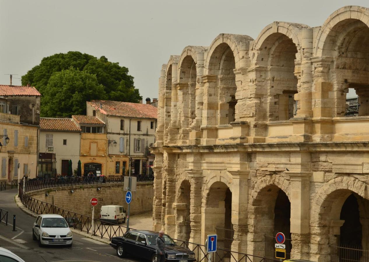 Aux Pieds Des Arenes Lägenhet Arles Exteriör bild