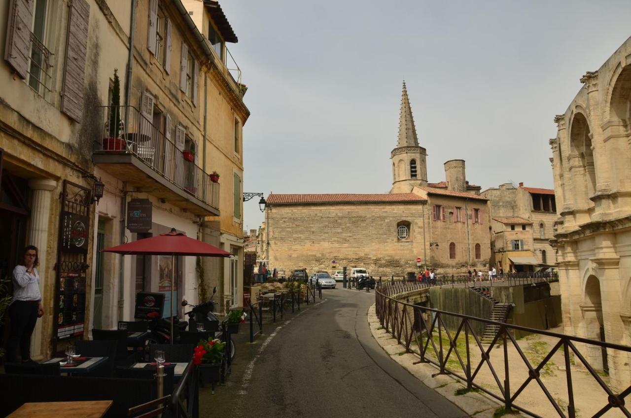 Aux Pieds Des Arenes Lägenhet Arles Exteriör bild