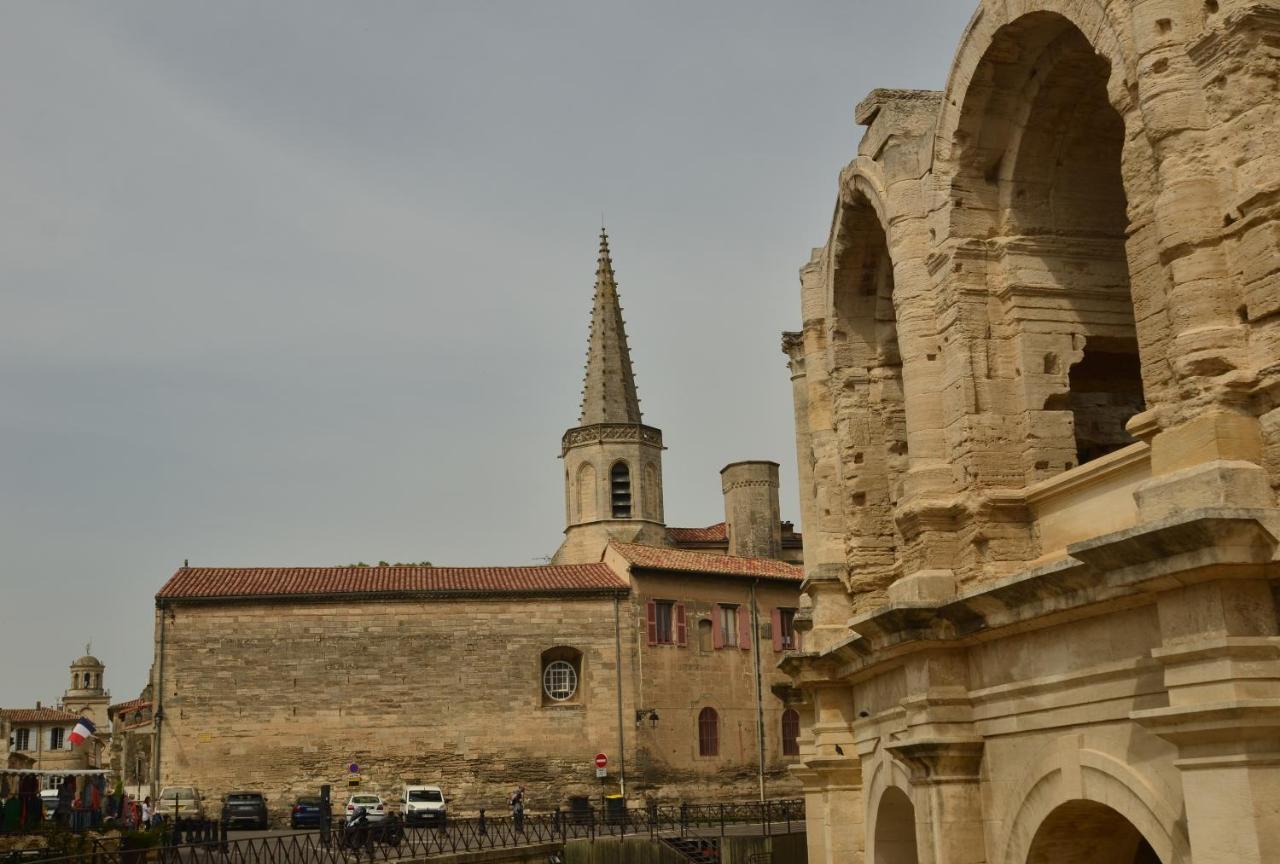 Aux Pieds Des Arenes Lägenhet Arles Exteriör bild