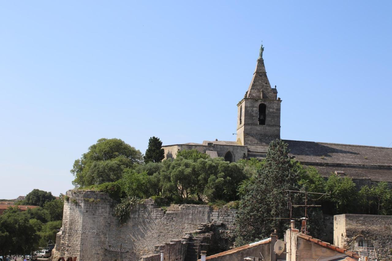 Aux Pieds Des Arenes Lägenhet Arles Exteriör bild