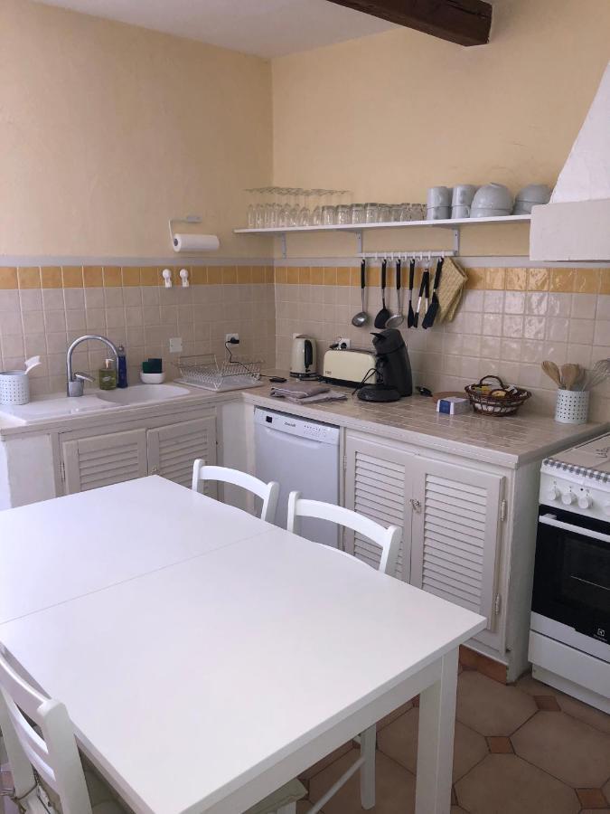 Aux Pieds Des Arenes Lägenhet Arles Exteriör bild