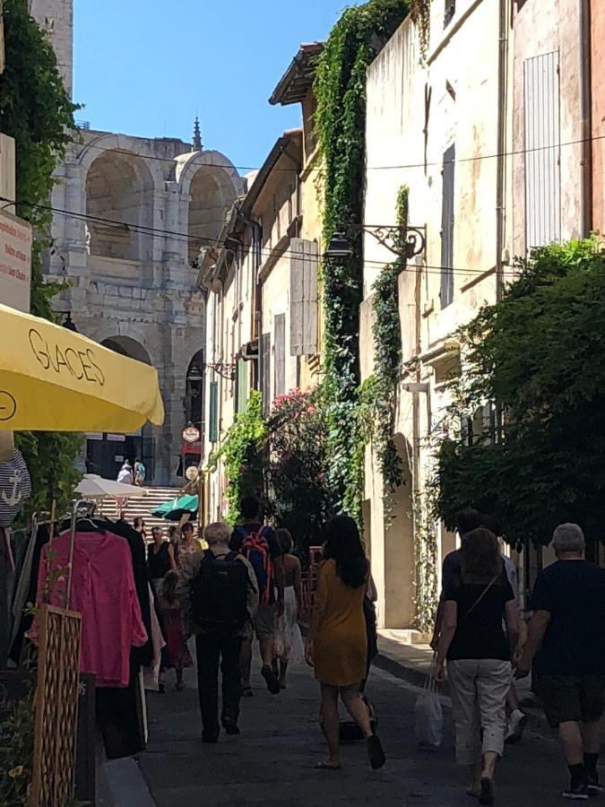 Aux Pieds Des Arenes Lägenhet Arles Exteriör bild