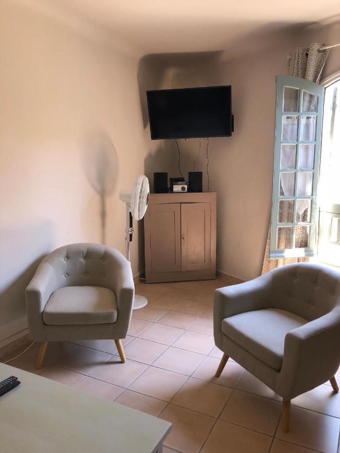 Aux Pieds Des Arenes Lägenhet Arles Exteriör bild