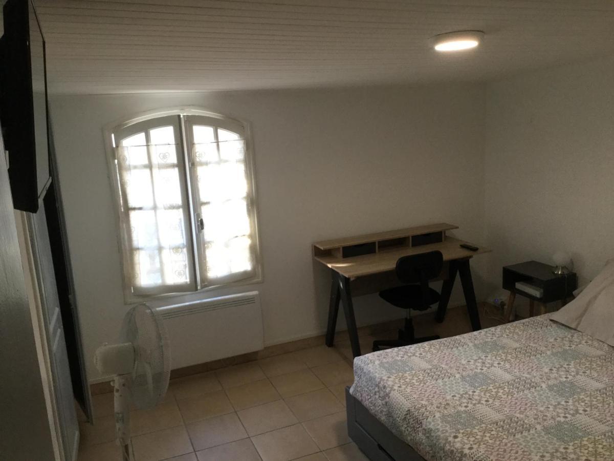 Aux Pieds Des Arenes Lägenhet Arles Exteriör bild